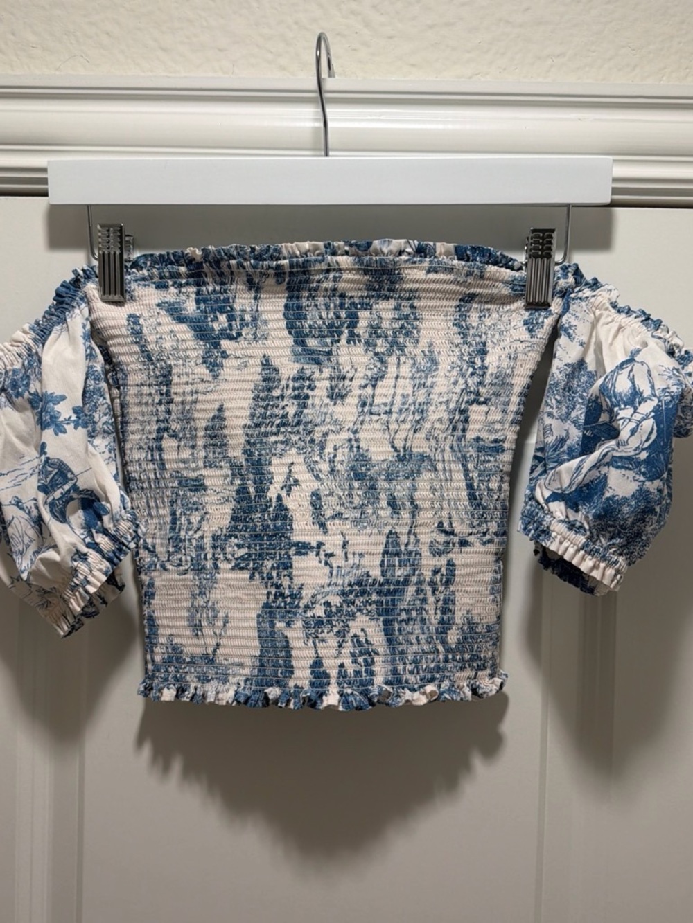 Gianni Bini white and blue toile tube top with ruffled sleeves
